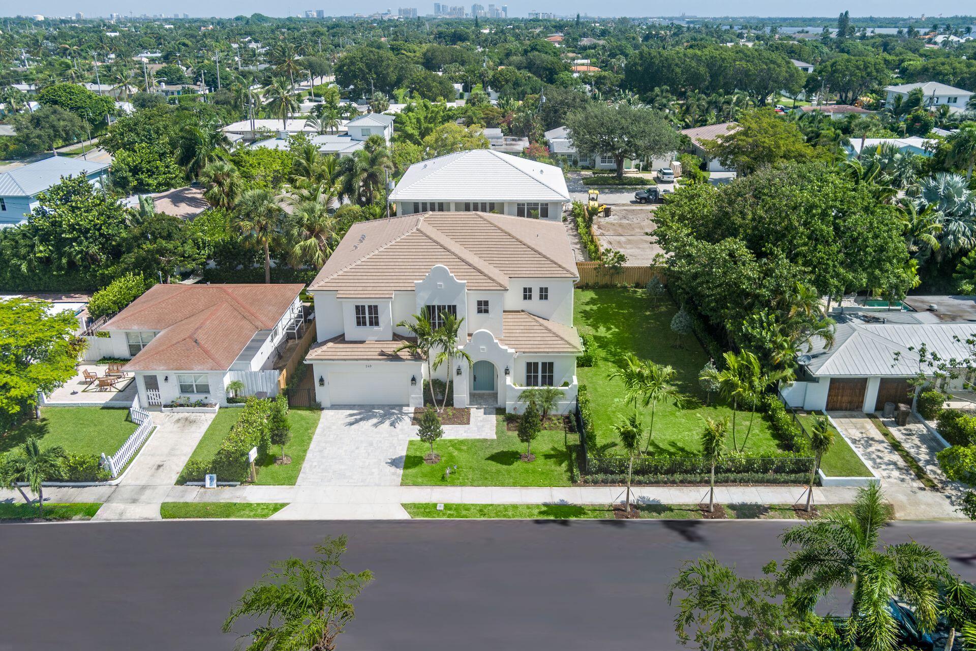 EDGEWATER - Residential