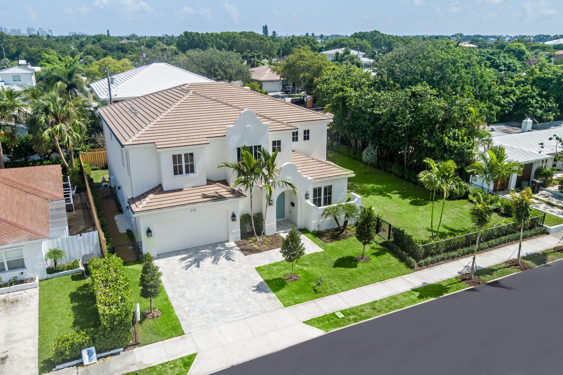 EDGEWATER - Residential