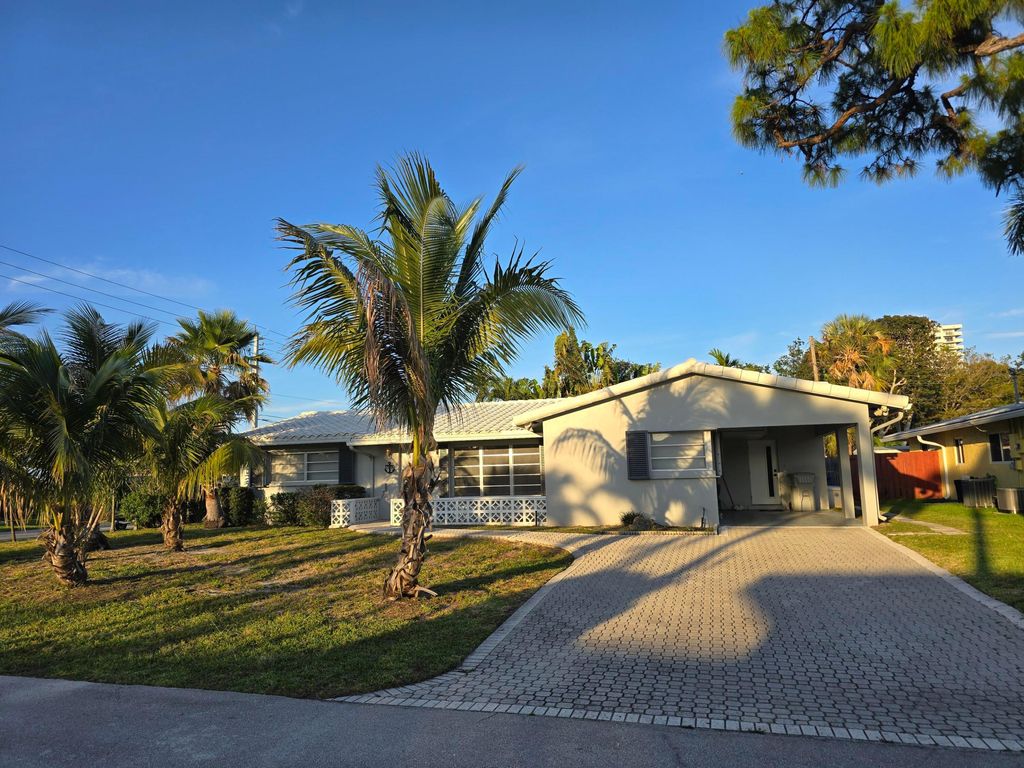 Photo of 1500 SE 24th Avenue, Pompano Beach, FL 33062 (MLS # B26026323)