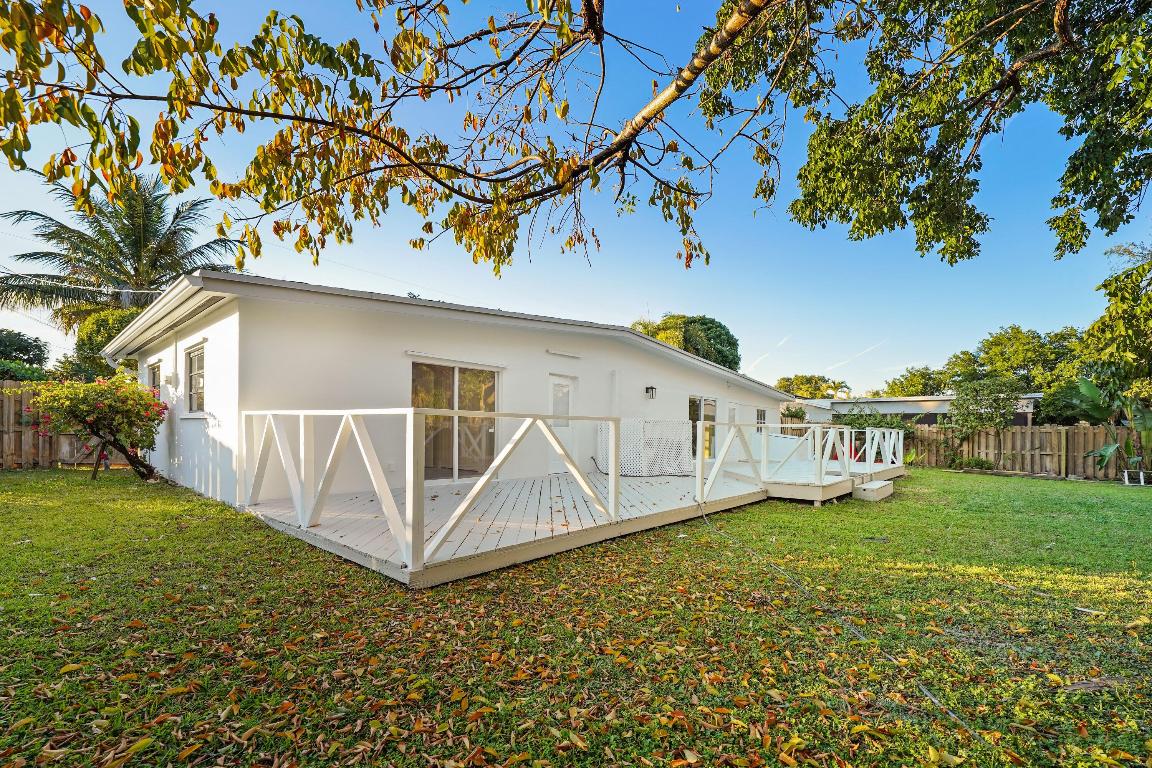 ISLAND ESTATES - Residential