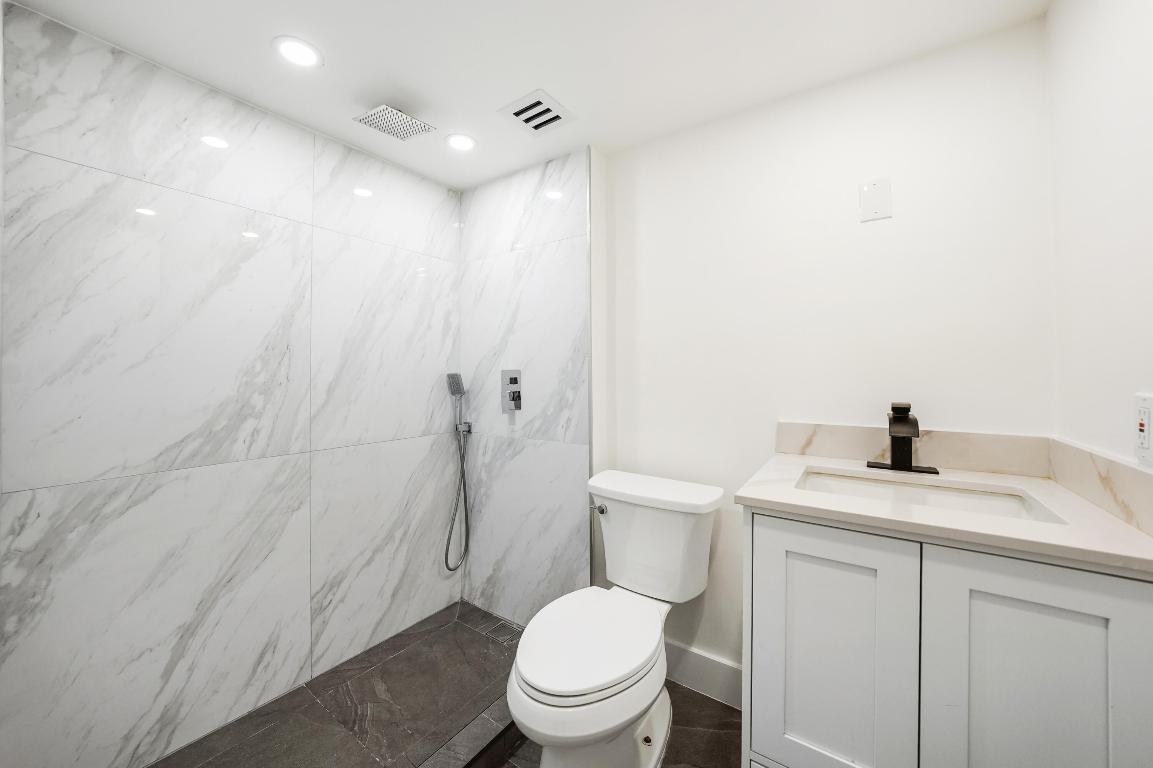 ISLAND ESTATES - Residential