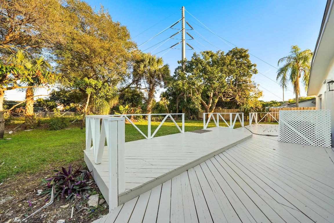 ISLAND ESTATES - Residential