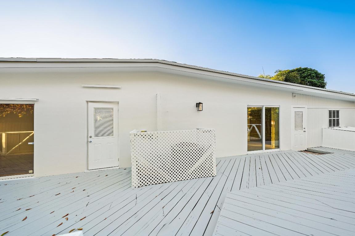 ISLAND ESTATES - Residential