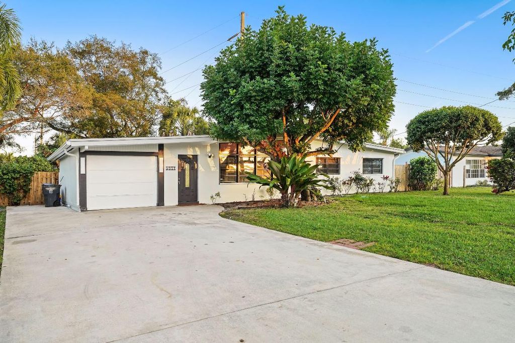 Photo of 6934 Tradewind Way, Lake Worth, FL 33462 (MLS # R11154474)