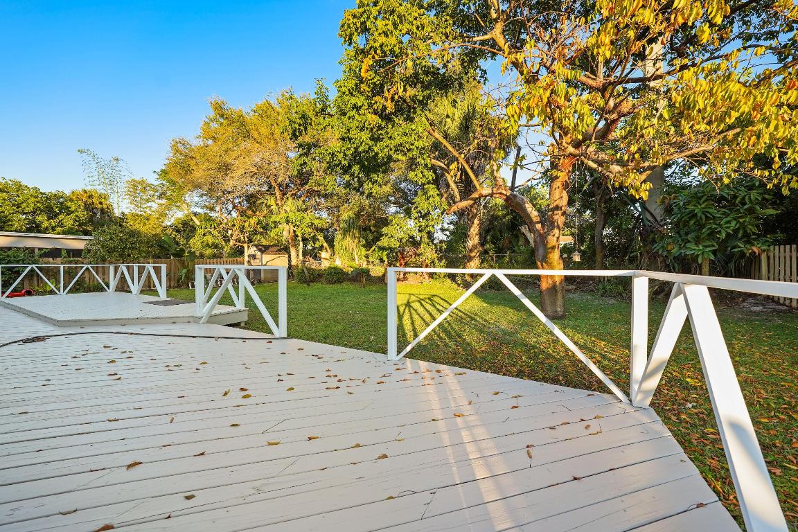 ISLAND ESTATES - Residential