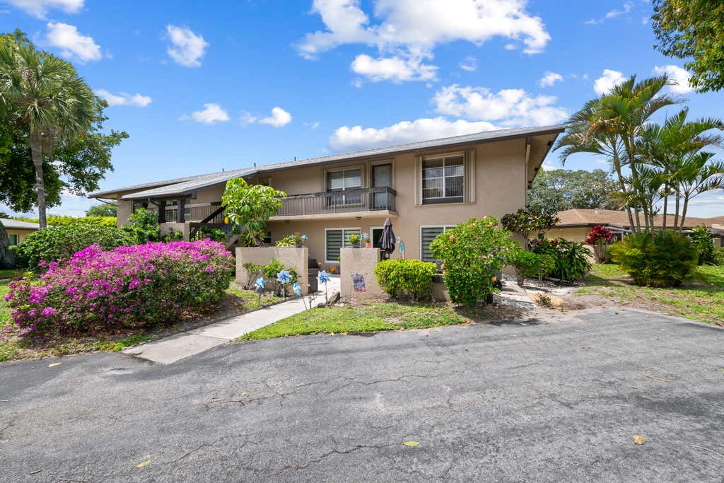Photo of 13771 VIA AURORA #D, Delray Beach, FL 33484 (MLS # B26064640)
