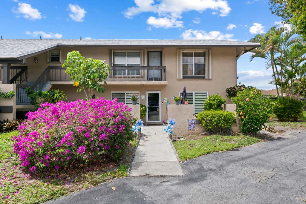 Photo of 13771 VIA AURORA #D, Delray Beach, FL 33484 (MLS # B26064640)