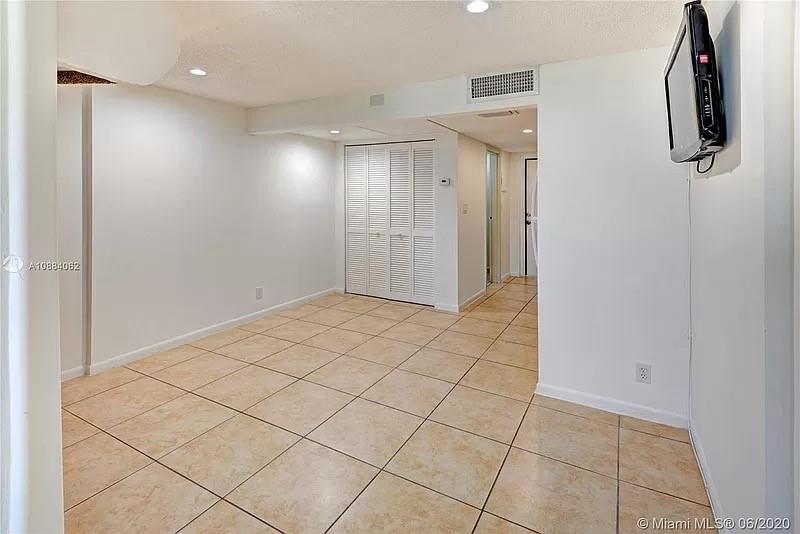 View photos, virtual tours, details... 4121 NW 26th St T14