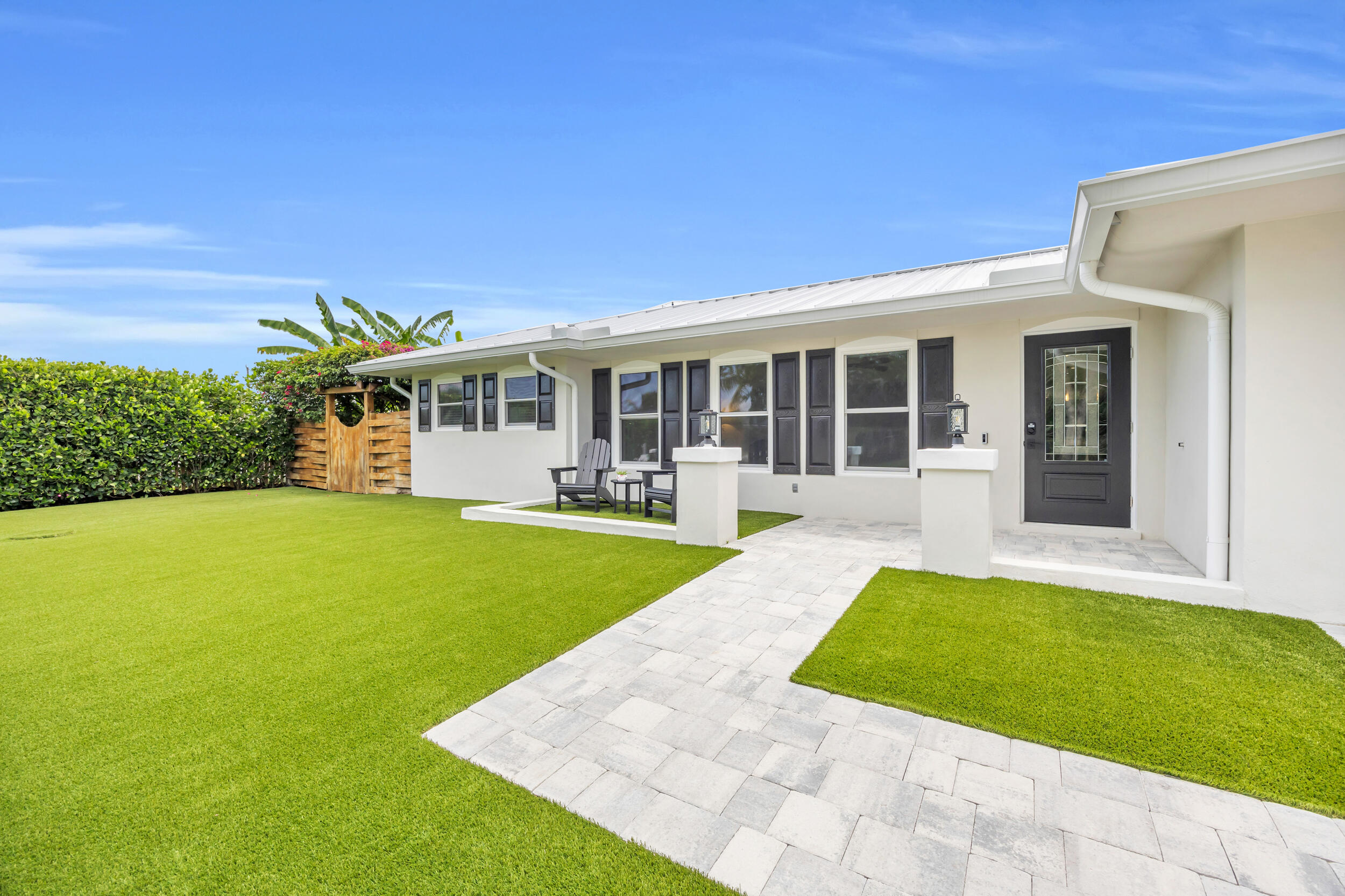 11 SE Splitrail Circle, Jupiter, FL, 33469/$1,165,000 1 11 SE Splitrail Circle