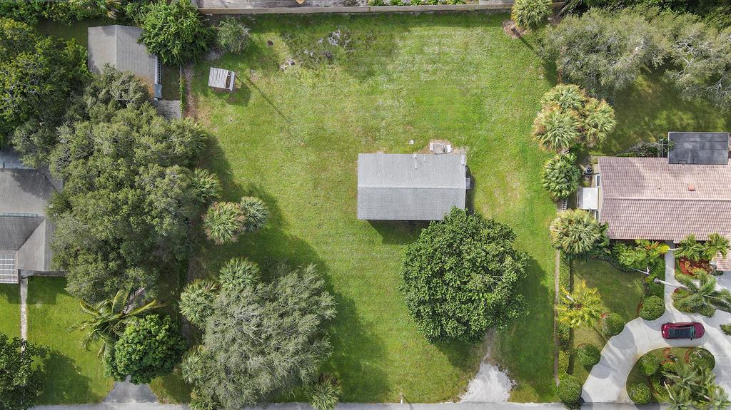 ** INCREDIBLE BUILDER OR INVESTOR OPPORTUNITY. THIS BEAUTIFUL 1/2 ACRE LOT 'IN TOWN' IS JUST MINUTES FROM GORGEOUS BEACHES, MARINA'S, GOLF, INCREDIBLE SHOPPING, TRADER JOES/WHOLE FOODS, MOVIES, CAFES, THE INTRACOASTAL, AMAZING RESTAURANTS, GREEN MARKETS & MORE. FOR INVESTORS, THIS LITTLE HOUSE IS A SOLID CBS STRUCTURE WITH GREAT POTENTIAL TO RENOVATE AND CREATE A LITTLE DREAM AIRBNB WHERE GUESTS CAN BRING AN RV OR BOAT AND PARK IT NEATLY ON THE LOT WHILE THEY ENJOY THIS INCREDIBLE AREA. CURRENTLY ON WELL & SEPTIC. NEW HOME DIRECTLY BEHIND WITH SAME LOT CLOSED FOR 1.45M A FEW MONTHS AGO. ACCESS TO HOUSE ALLOWED WITH 24 HOURS NOTICE. OWNER OCCUPIED.