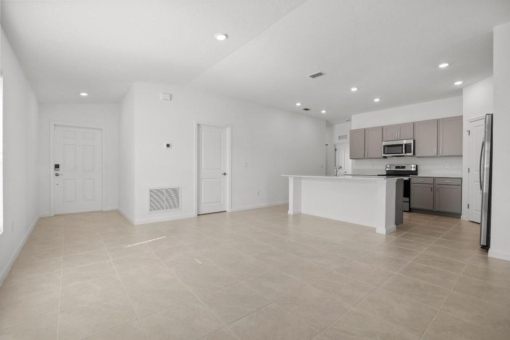 Photo of 965 Bent Creek Drive, Fort Pierce, FL 34947 (MLS # R10956745)