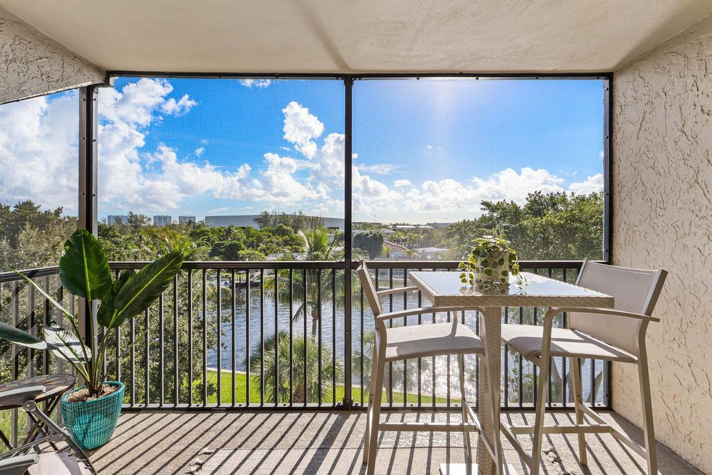 Photo of 14 Royal Palm Way #5010, Boca Raton, FL 33432 (MLS # B26016009)