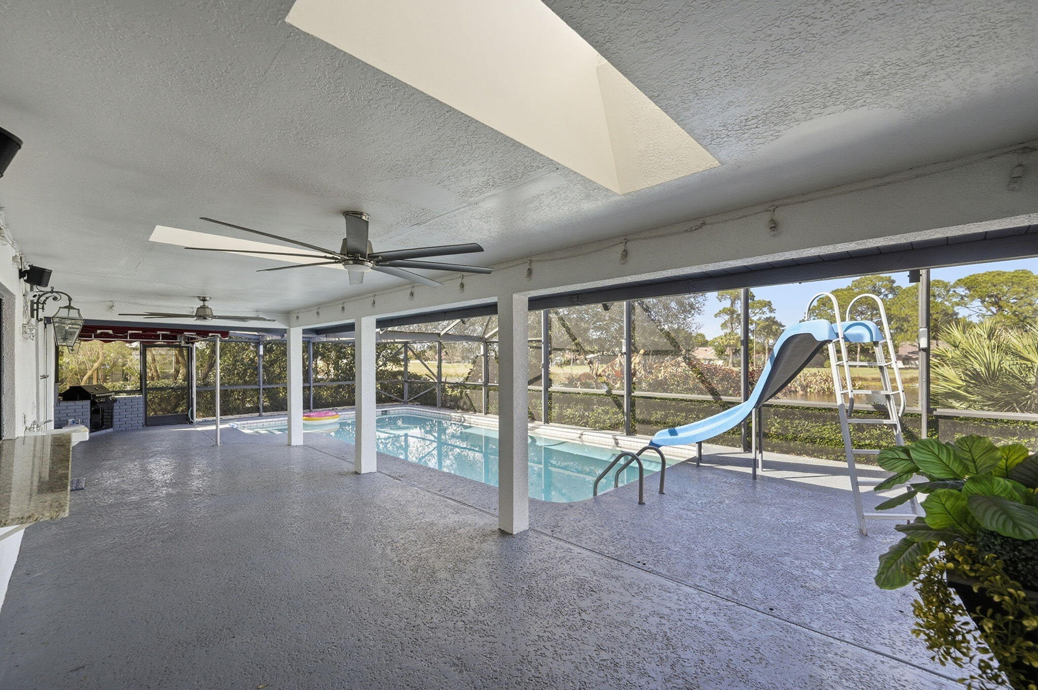 COUNTRY CLUB ESTATES - Residential