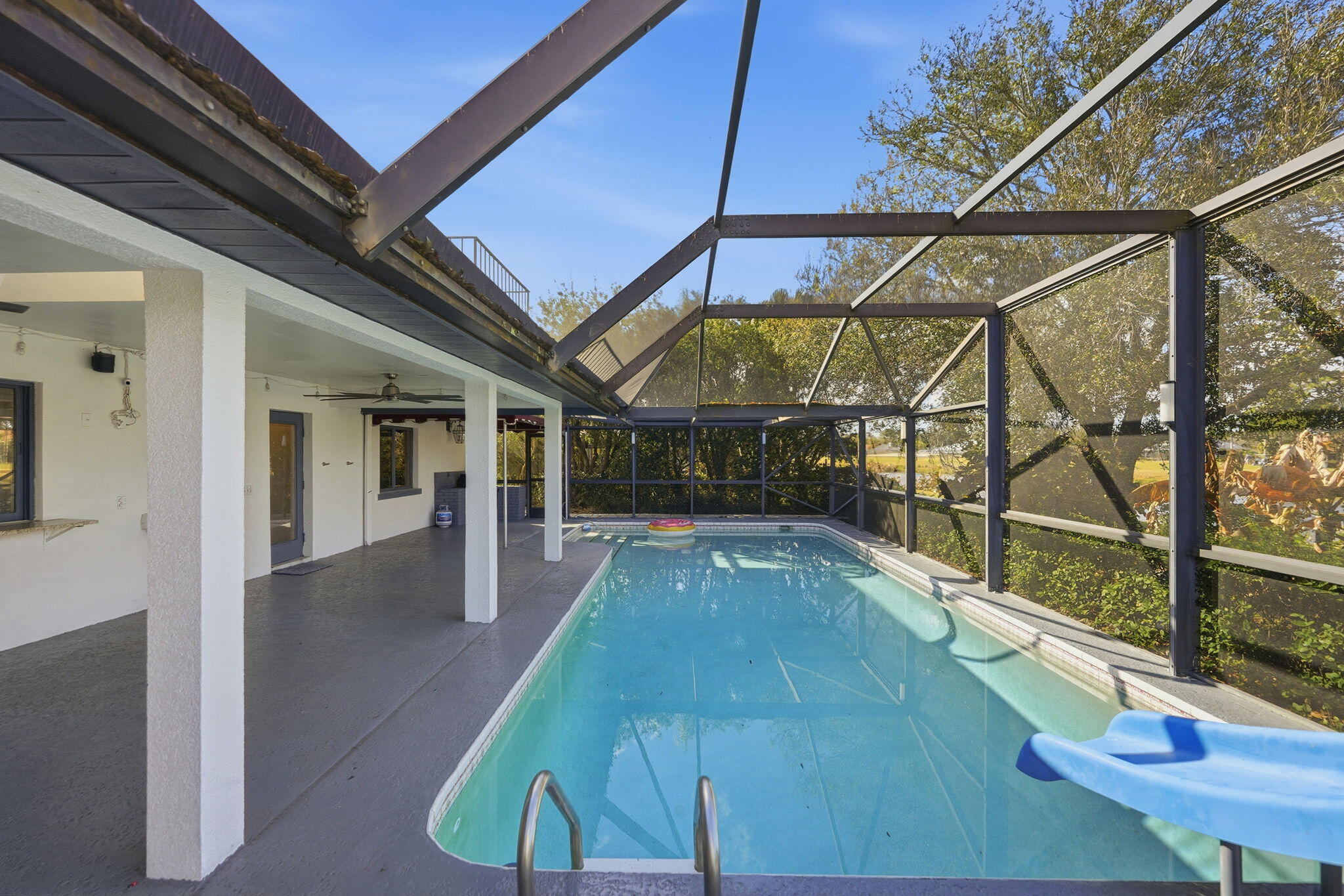 1157 SW Mirror Lake Cove