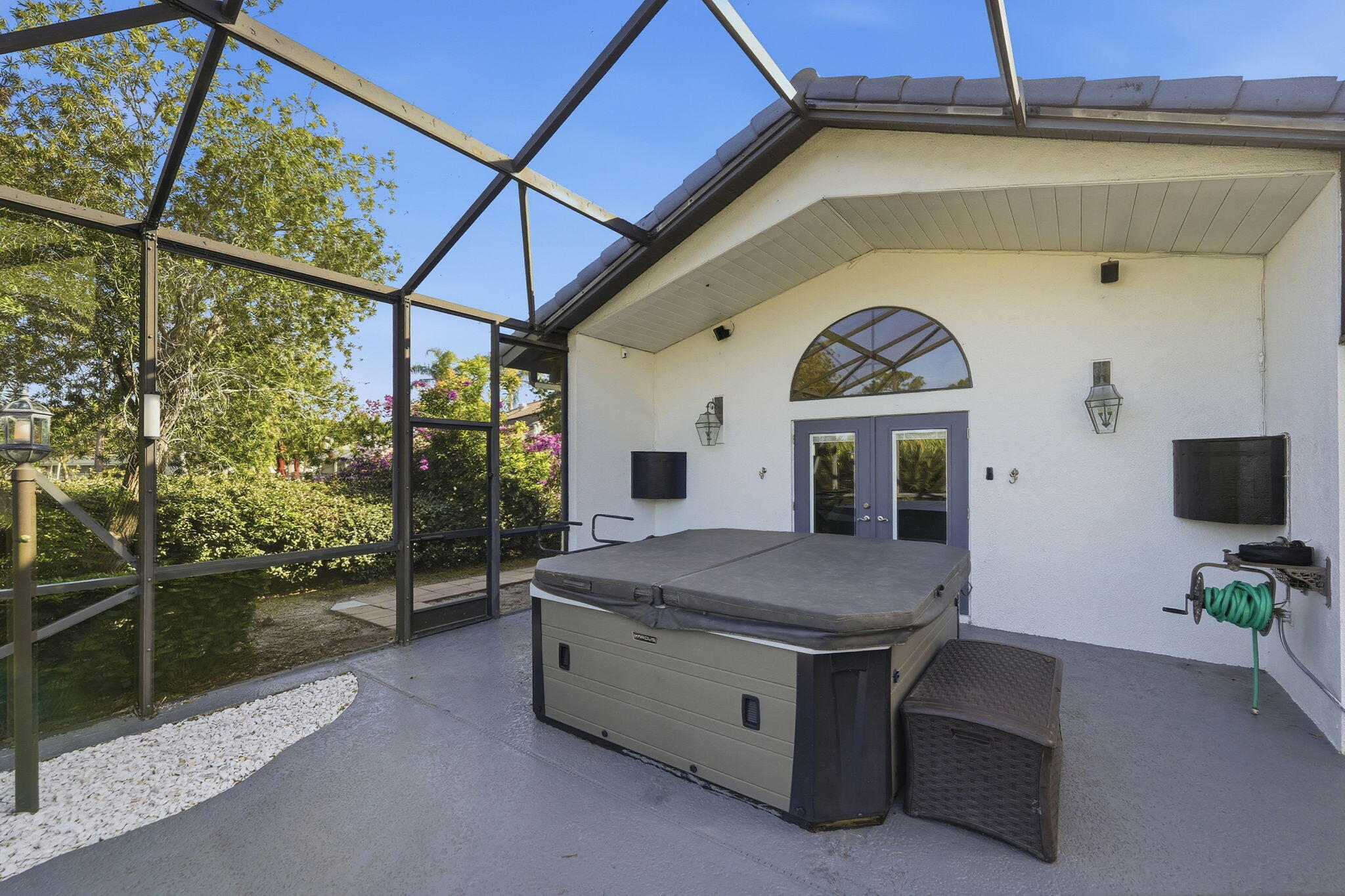 COUNTRY CLUB ESTATES - Residential