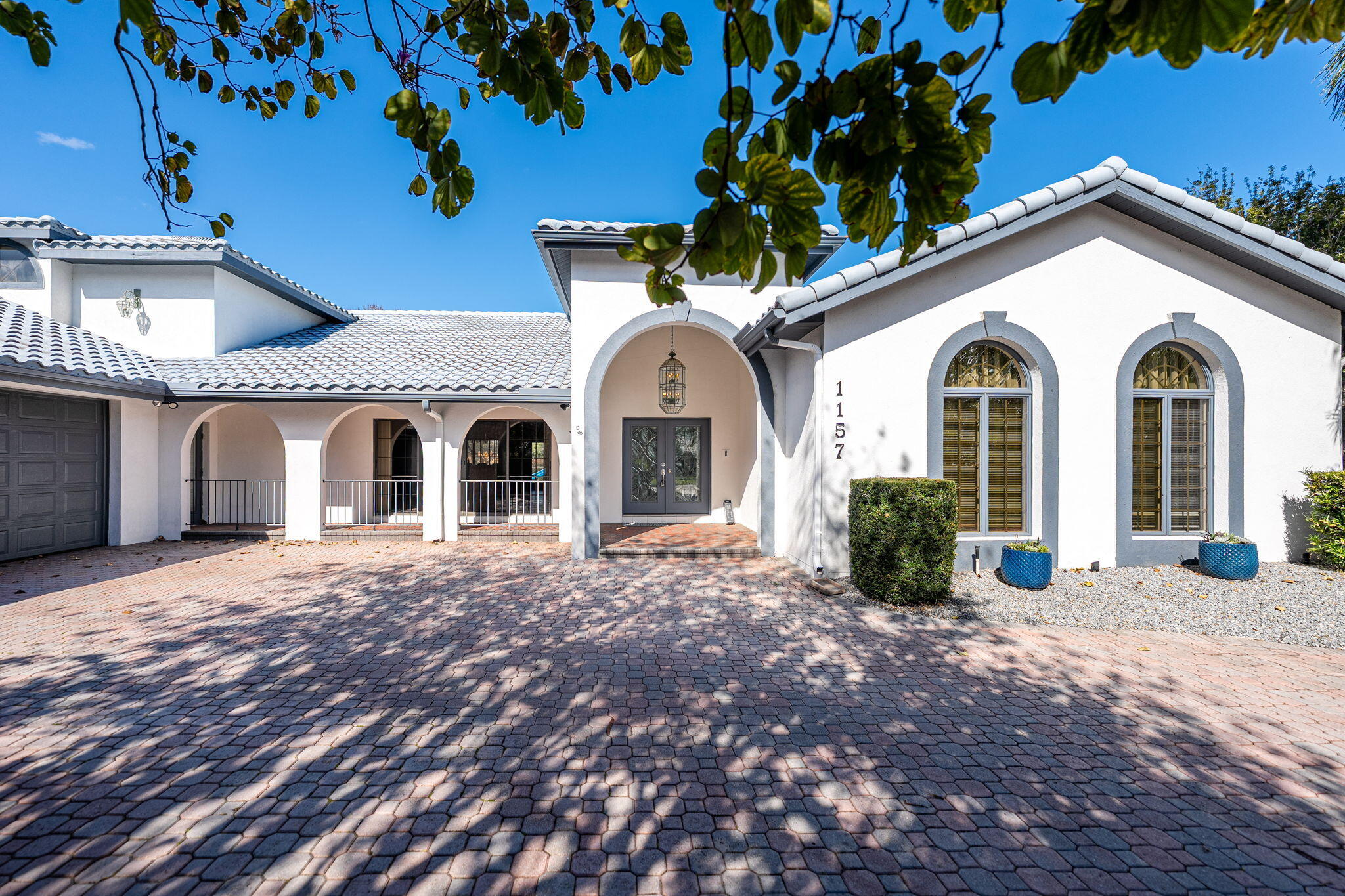 COUNTRY CLUB ESTATES - Residential