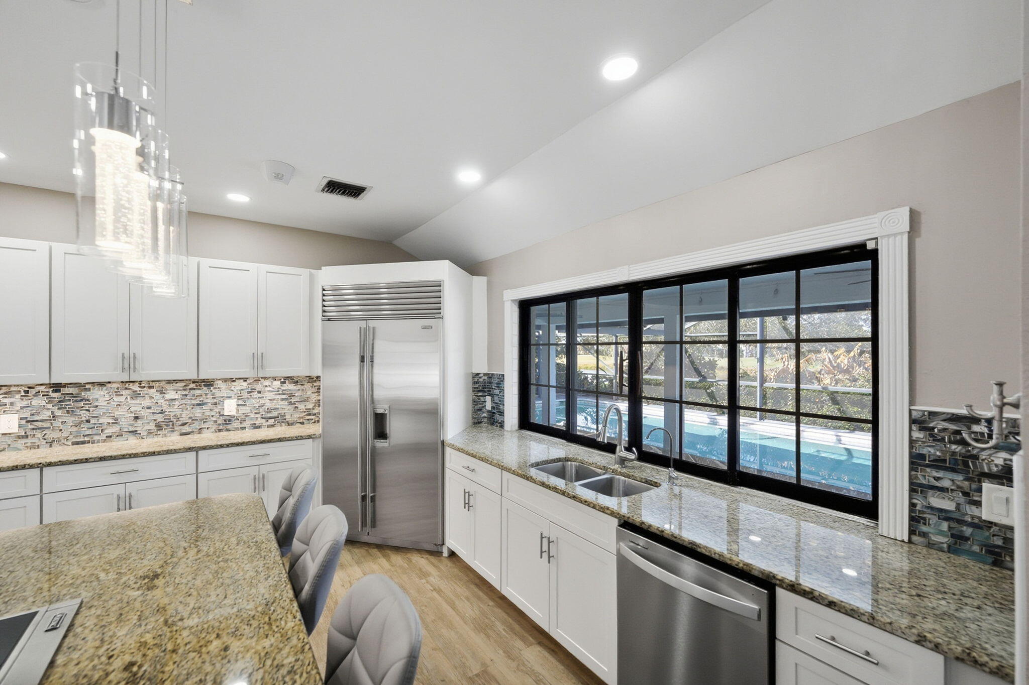 COUNTRY CLUB ESTATES - Residential