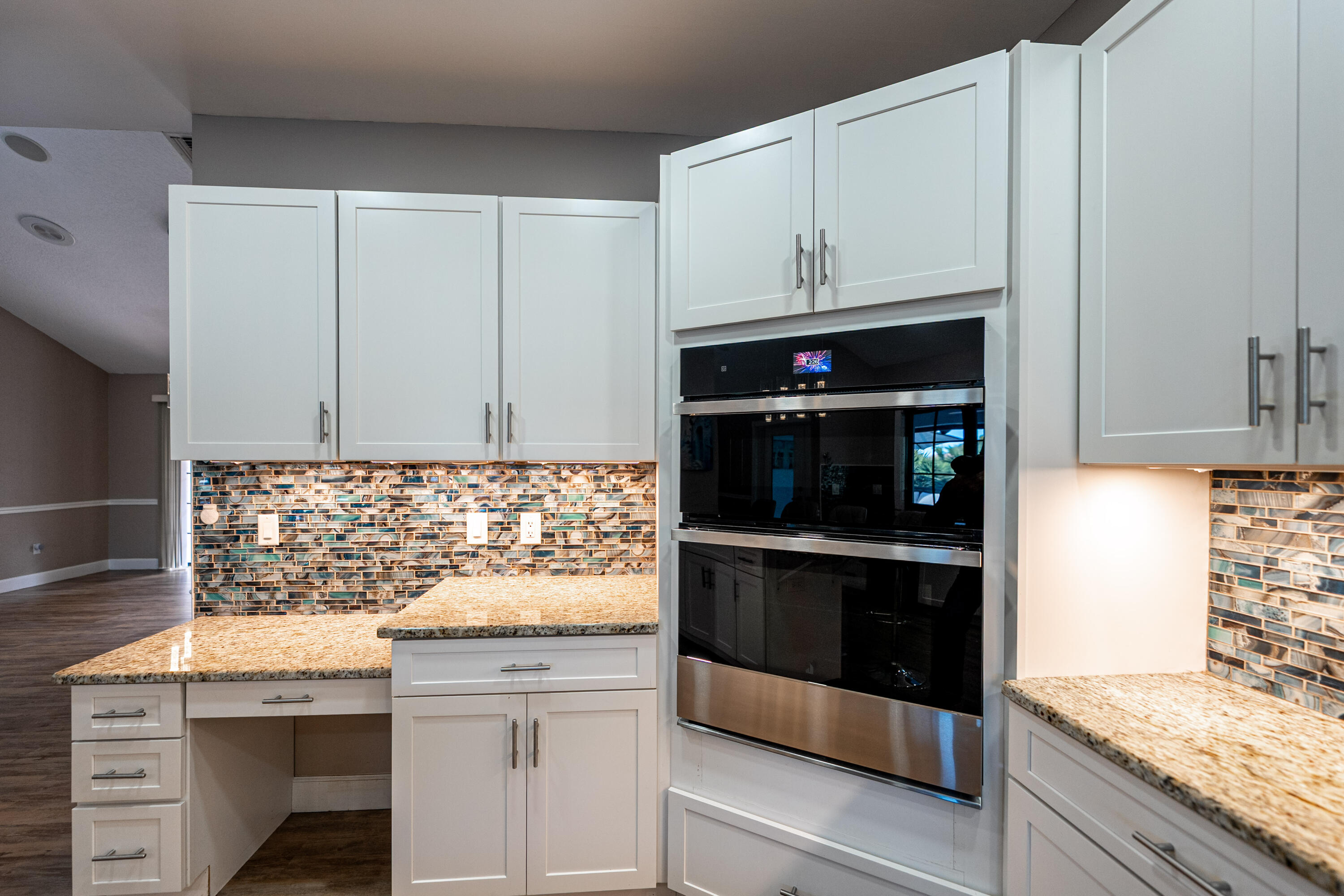 COUNTRY CLUB ESTATES - Residential