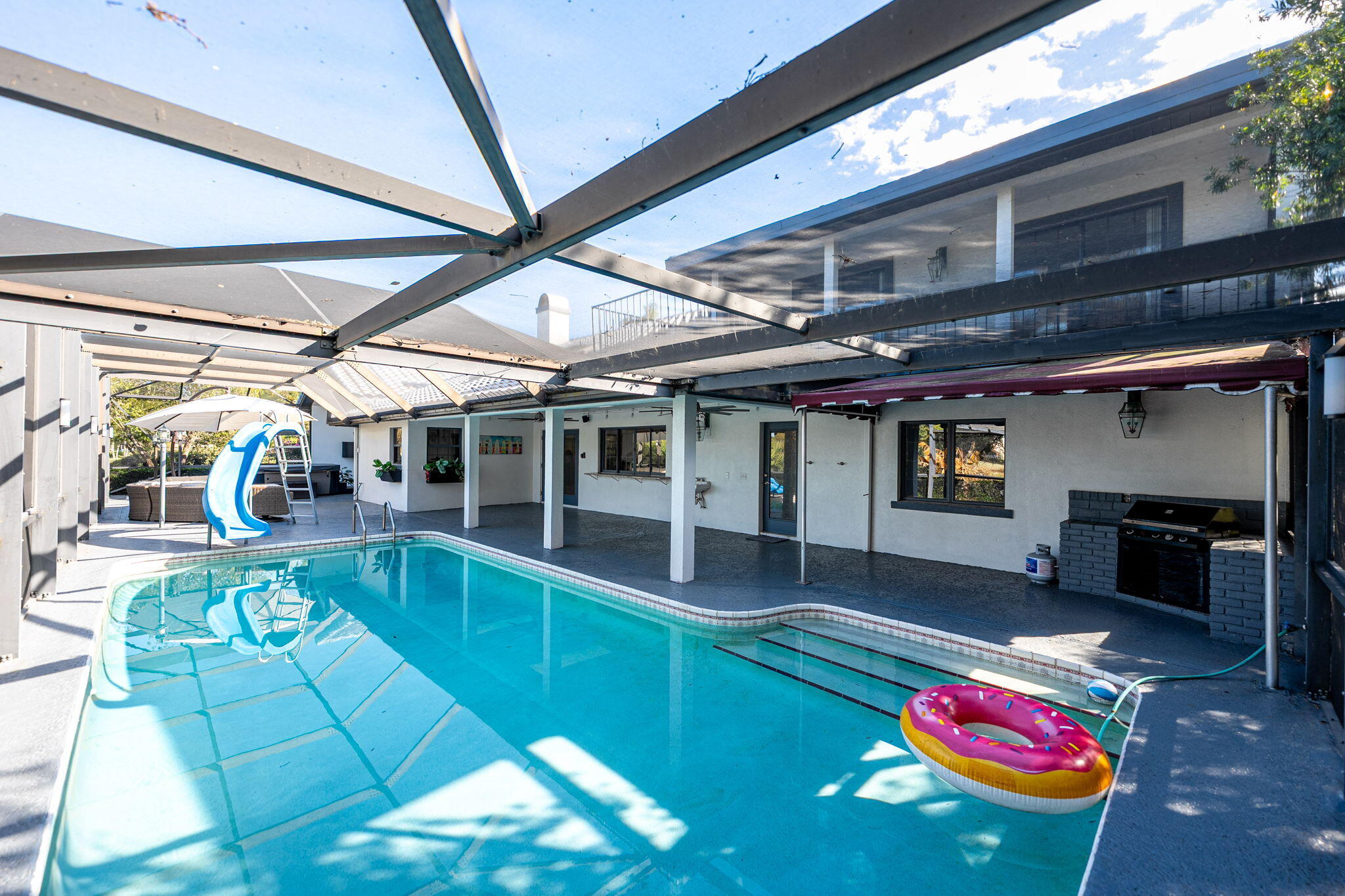 1157 SW Mirror Lake Cove