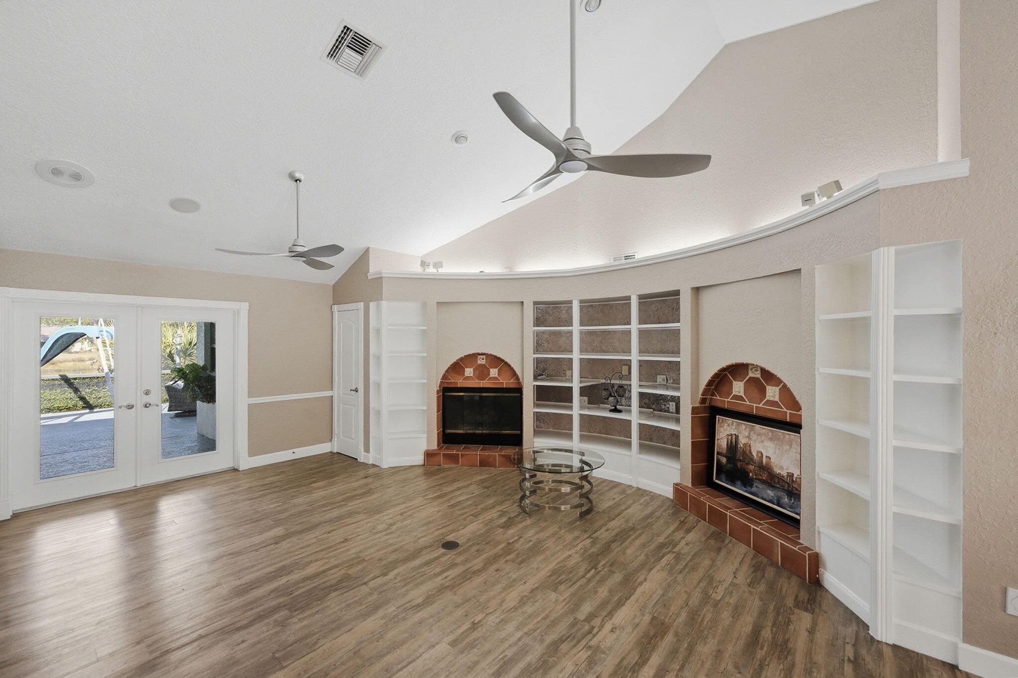 COUNTRY CLUB ESTATES - Residential