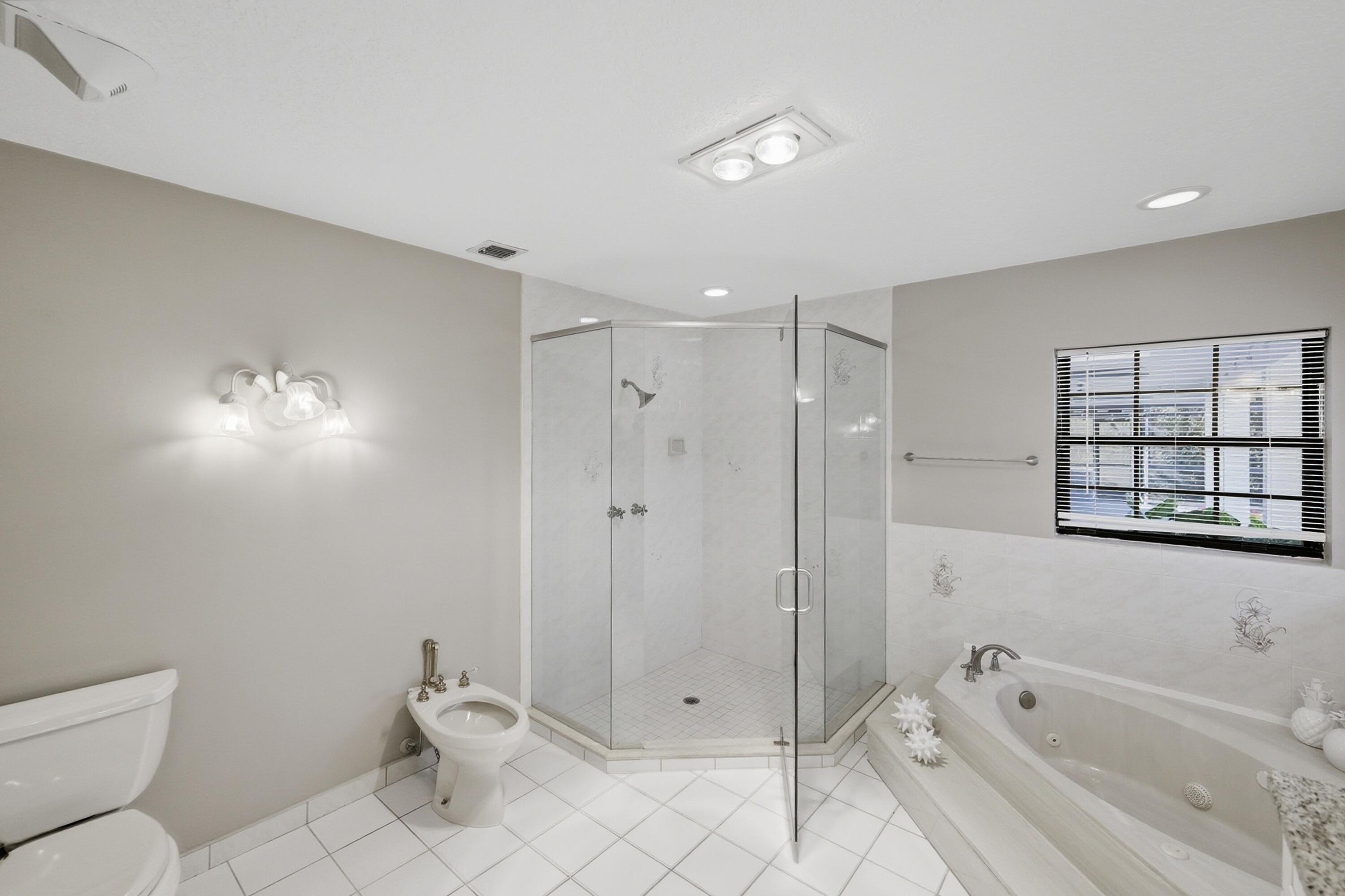 COUNTRY CLUB ESTATES - Residential