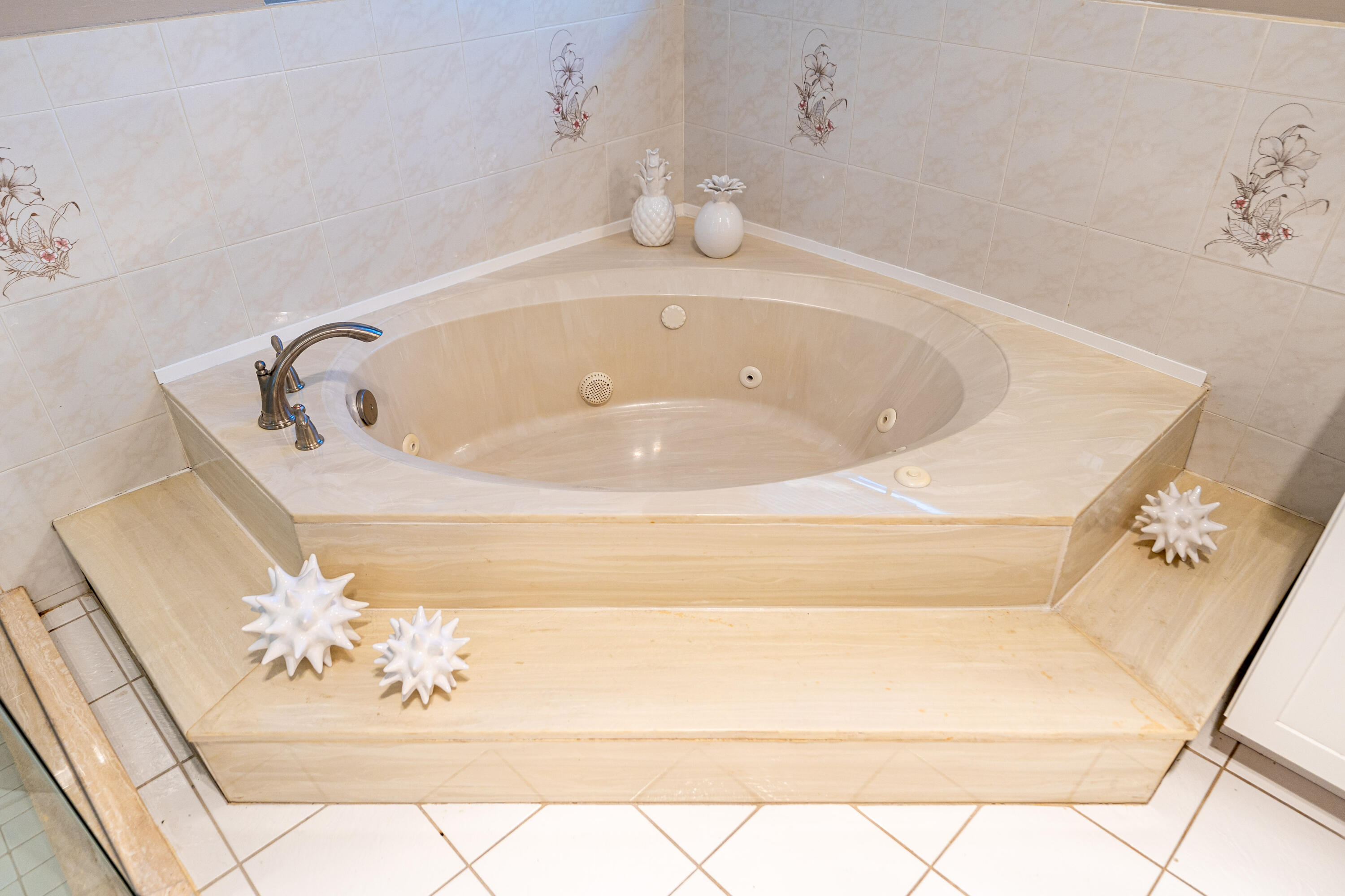 COUNTRY CLUB ESTATES - Residential