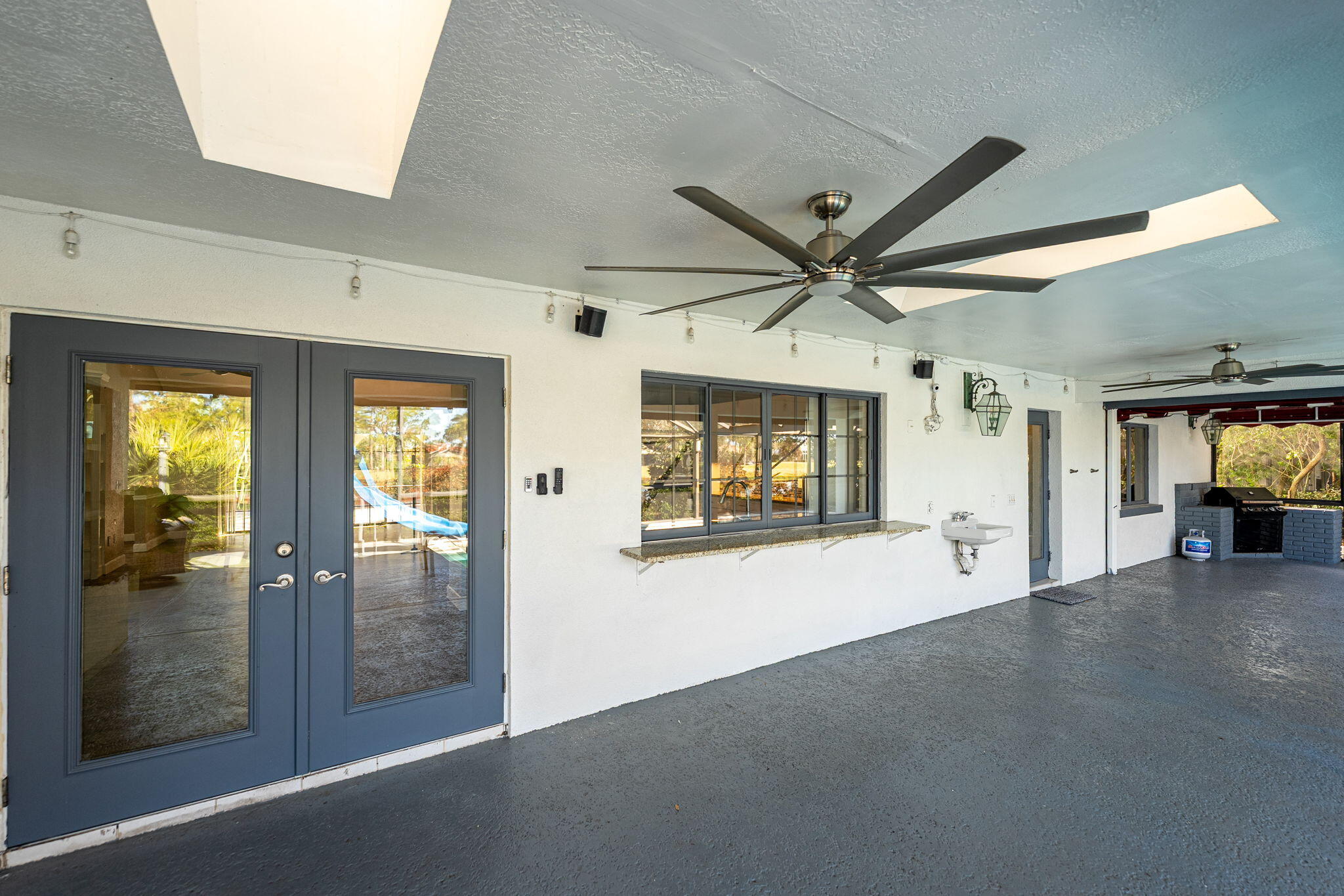 COUNTRY CLUB ESTATES - Residential