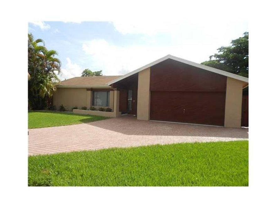 PRICE JUST REDUCED TO SELL QUICKLY!! NOT A SHORT SALE! NOT A REO! IMMACULATE POOL HOME IN GREAT CONDITION SITTING IN A CUL-DE SAC! GORGEOUS KITCHEN, HIGH VAULT CEILINGS. SPECTACULAR VIEW OF SPARKLING POOL AND PATIO! NEW A/C UNIT INSTALLED IN 2016! SPRINKLER SYSTEM IN GOOD CONDITION. TWO HUGE YARDS WITH MANGO & BANANA TREES. FENCED IN YARD. PARK YOUR RV! PARK YOUR BOAT! PLAY SOCCER! A MUST SEE!