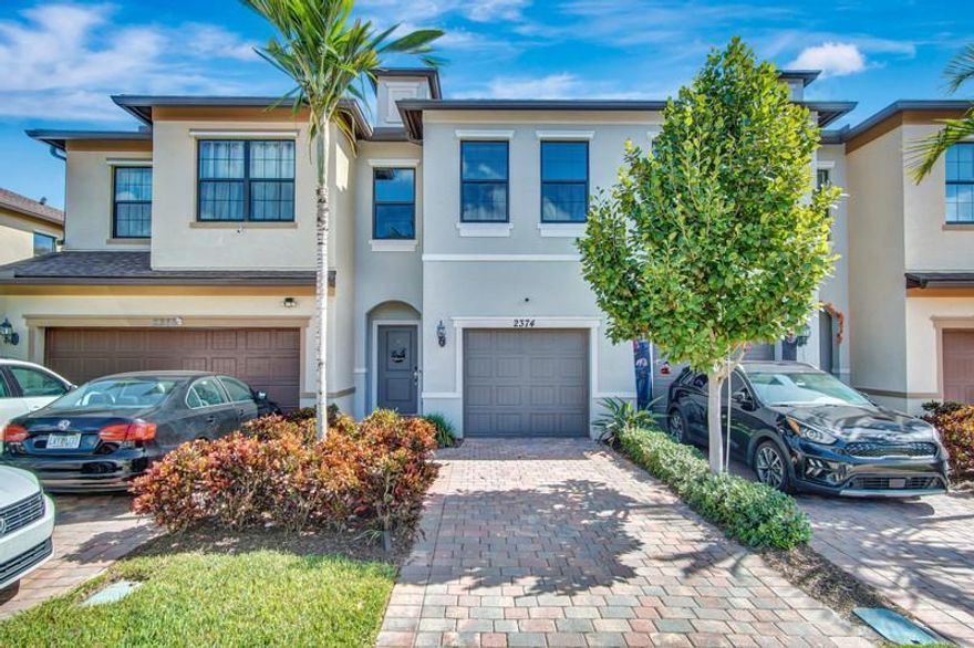 Prime Location! This stunning townhouse is nestled in the heart of Palm Beach County, right in the sought-after Palms Springs area. The kitchen boasts a beautiful open-concept design with gleaming granite countertops. Tile flooring, appliances, including a refrigerator, electric range, microwave, washer, and dryer, are all included for your convenience. Additionally, this residence is strategically positioned in close proximity to shopping malls and a variety of dining options, ensuring convenience at every turn. Please note that a minimum credit score of 650 is required. Regrettably, no pets or smoking are allowed on the premises.