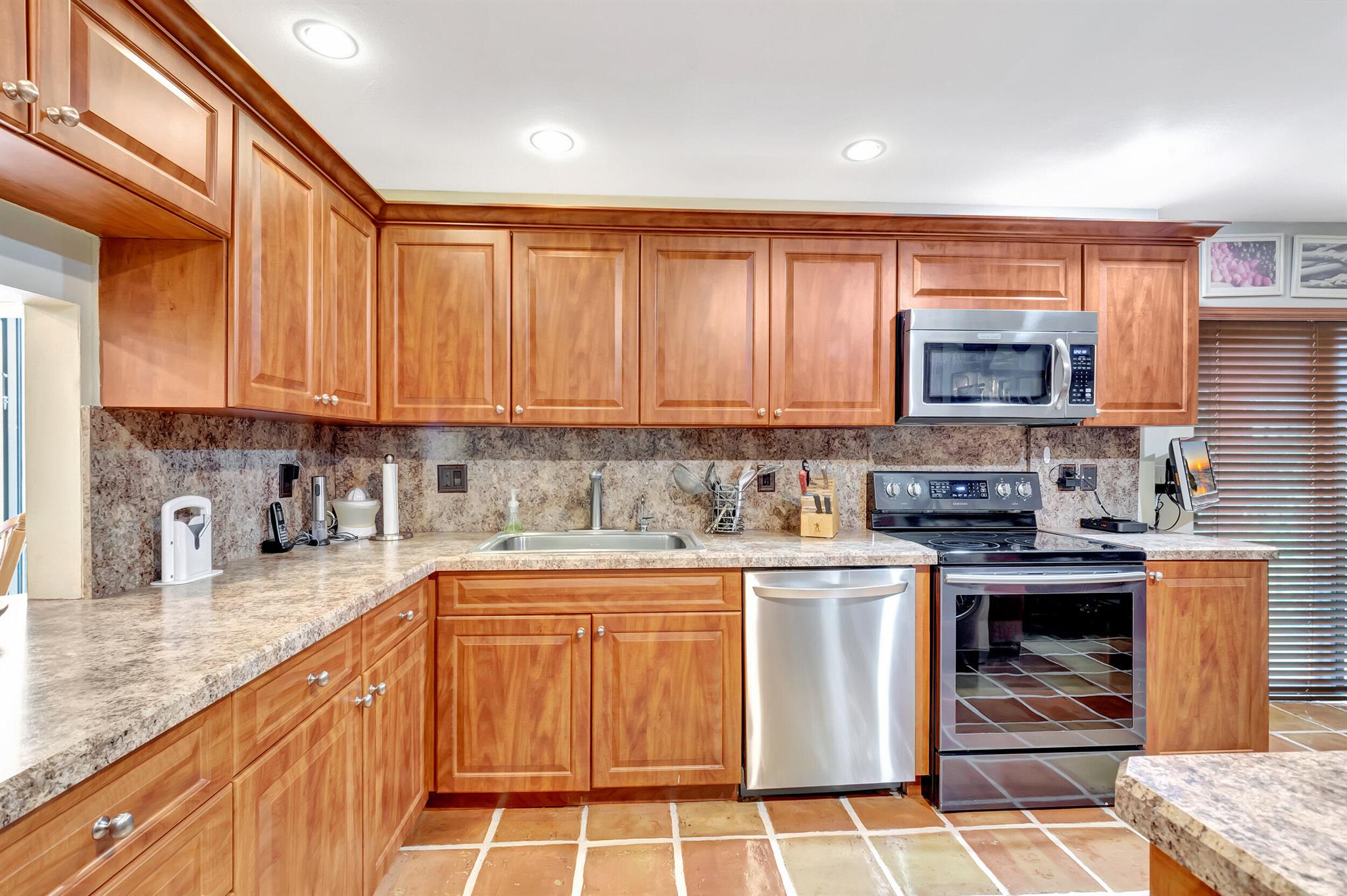 WESTGATE AT HUNTERS RUN CONDO - Residential