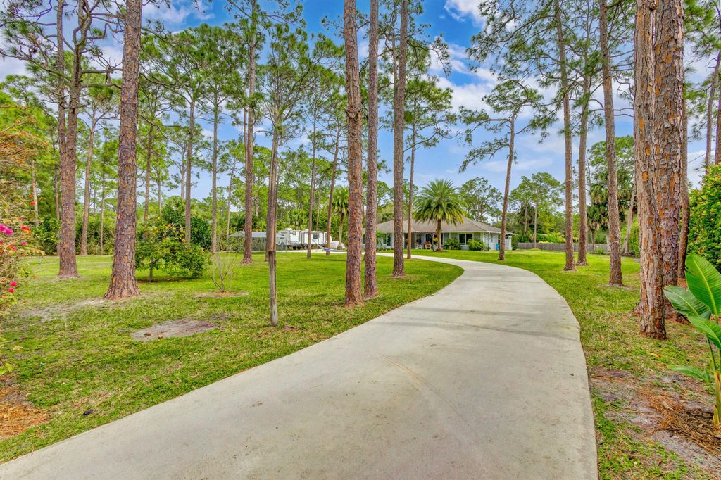 Photo of 17392 122nd Drive N, Jupiter, FL 33478 (MLS # R10948321)