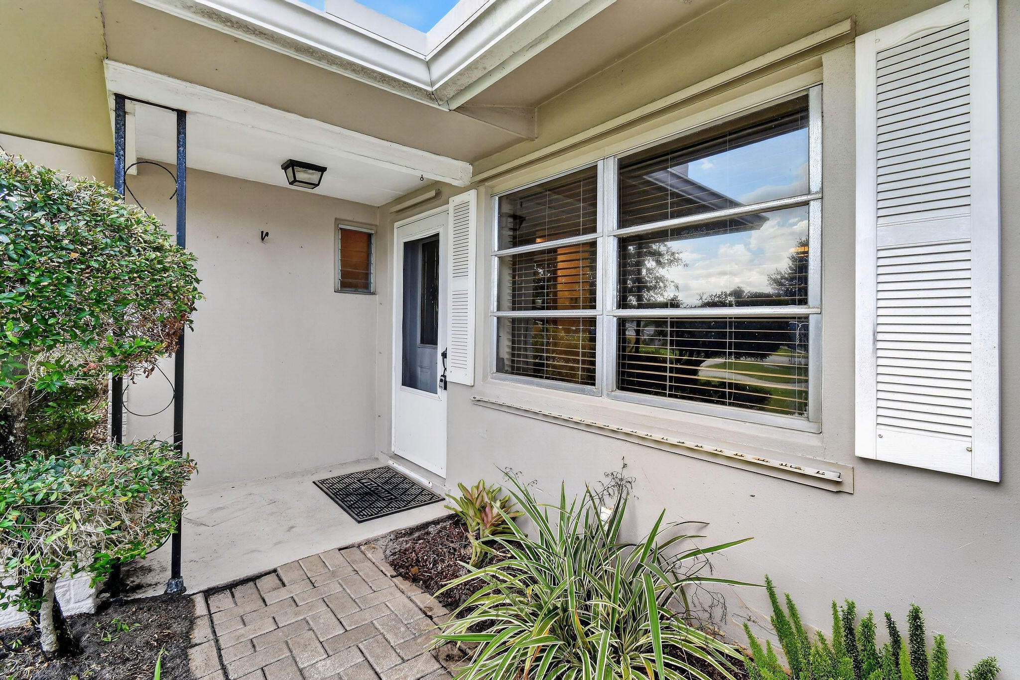 11 Windsor Road E