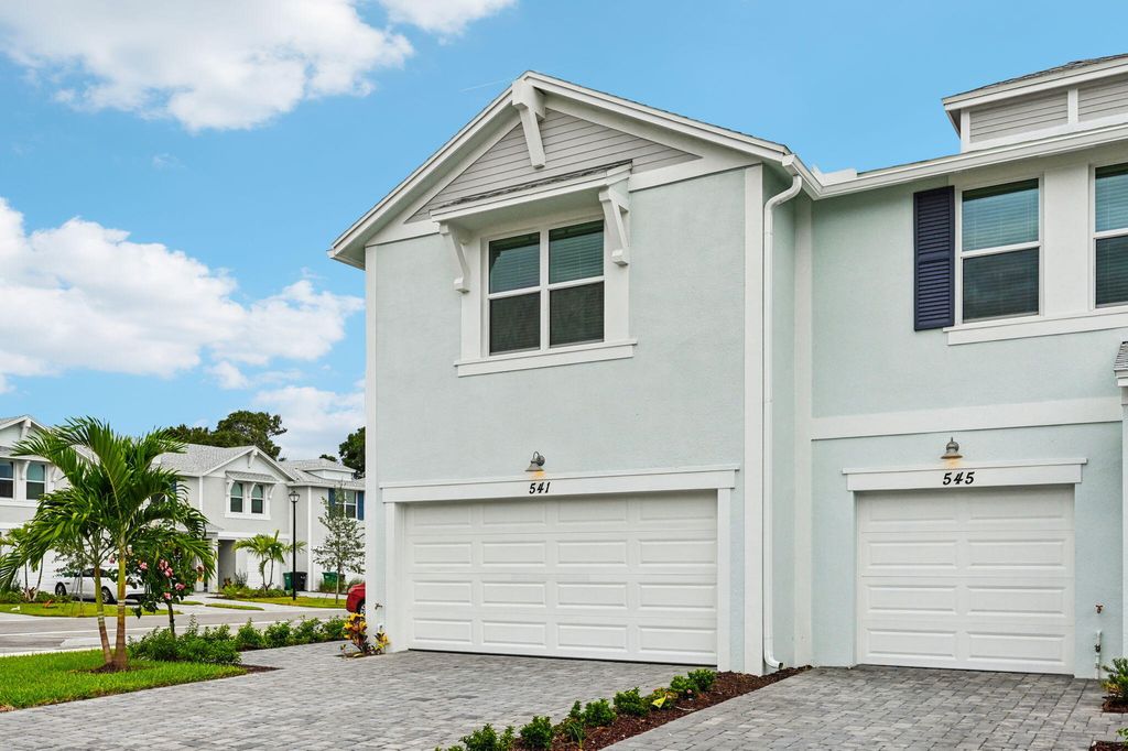 Photo of 541 Salisbury Circle, Fort Pierce, FL 34982 (MLS # R11113257)
