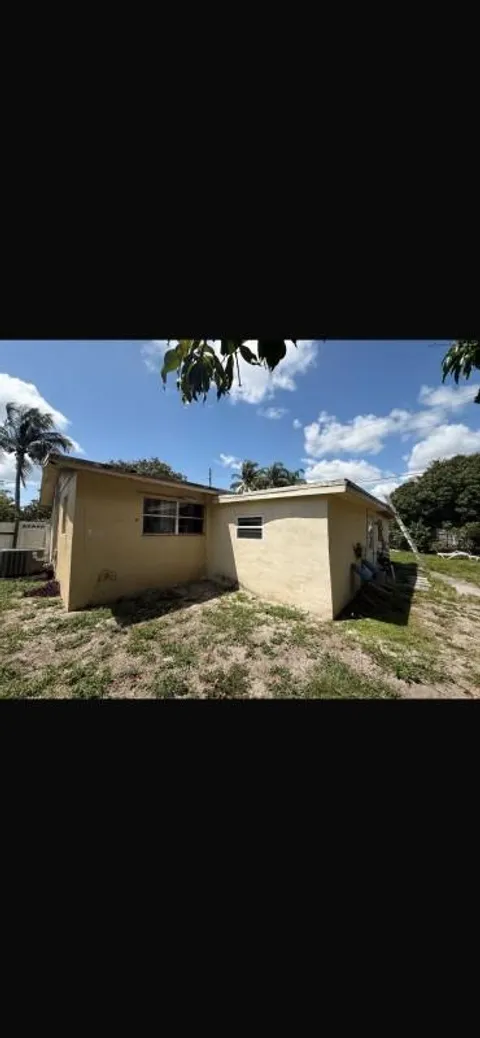 911 NE 50th St, Deerfield Beach, FL MLS: F10499756