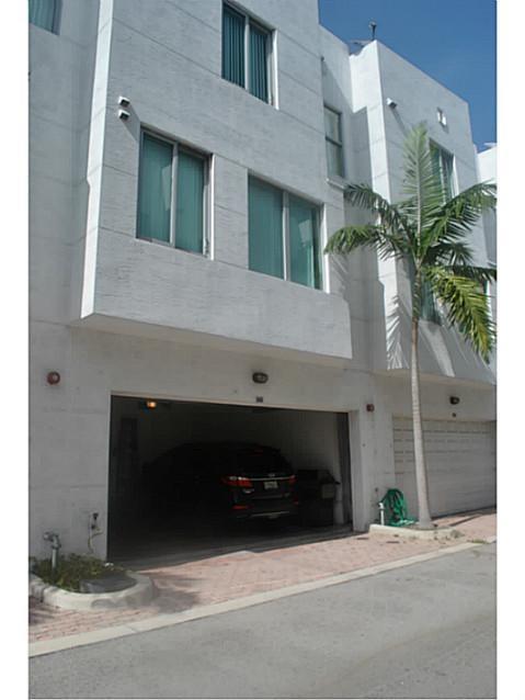 The Courtyard at Hollywoo - Residential