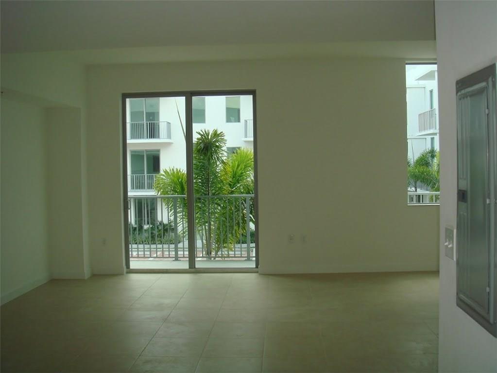 The Courtyard at Hollywoo - Residential