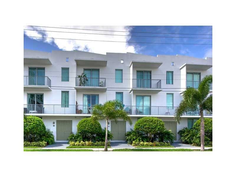 The Courtyard at Hollywoo - Residential