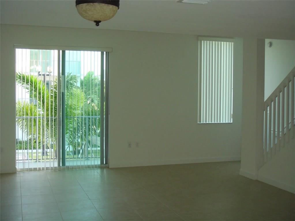 The Courtyard at Hollywoo - Residential