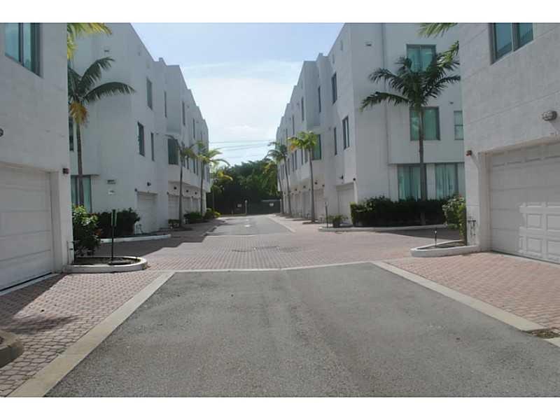 The Courtyard at Hollywoo - Residential
