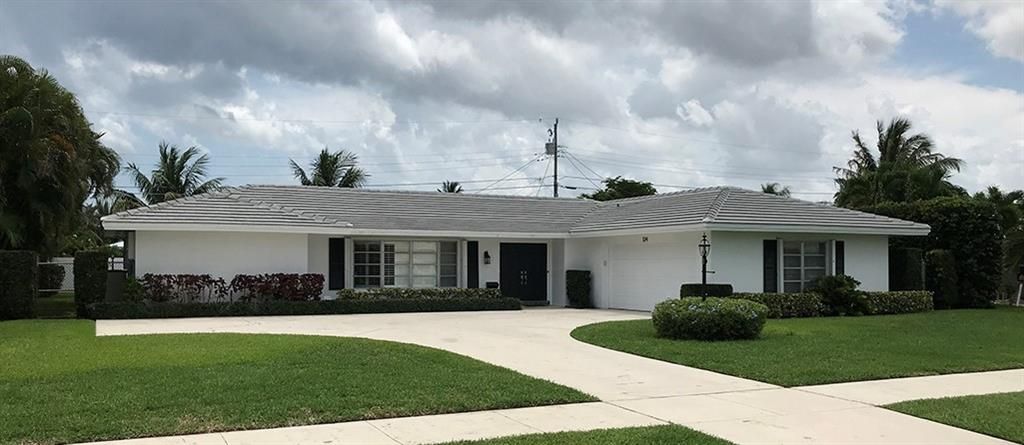 Photo of 124 N Dory Rd N Rd, North Palm Beach, FL 33408 (MLS # F10344911)