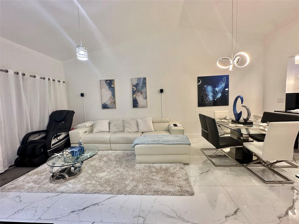 KARANDA VILLAGE II-B COND - Residential