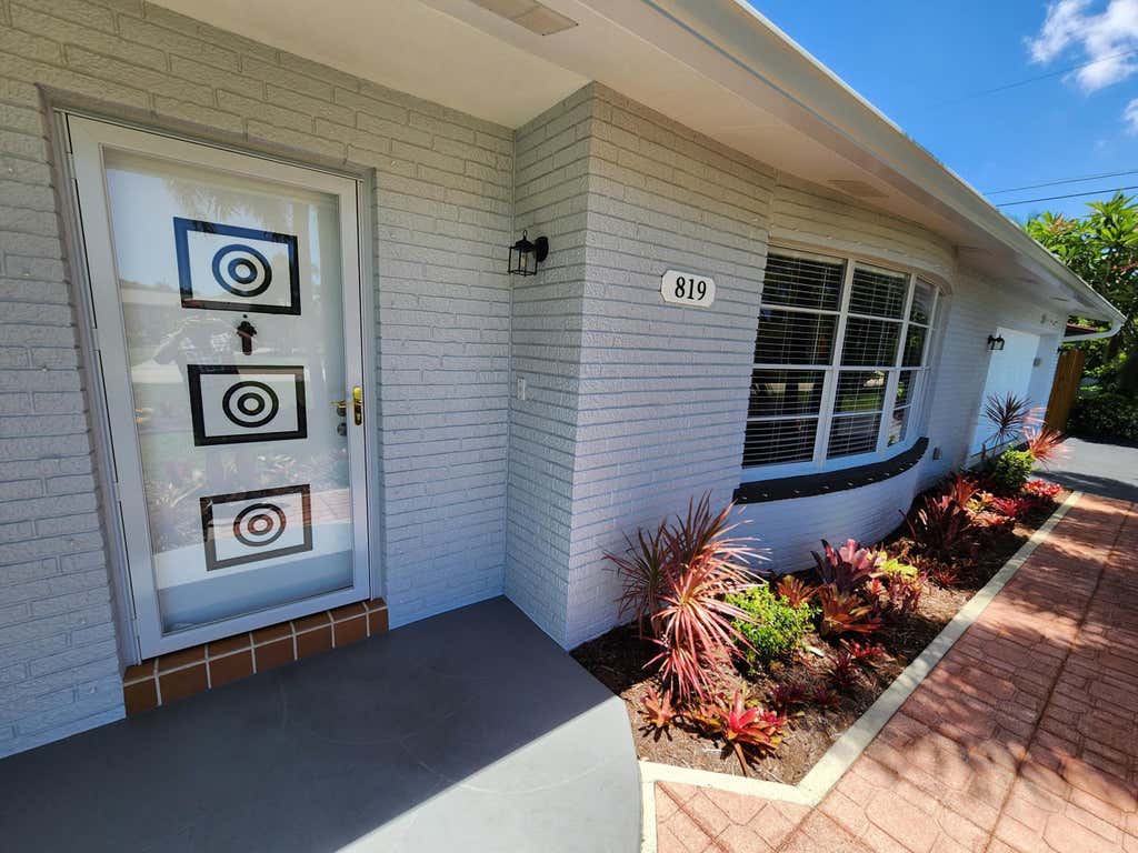 Photo of 819 Mimosa Court, Haverhill, FL 33415 (MLS # R11109517)