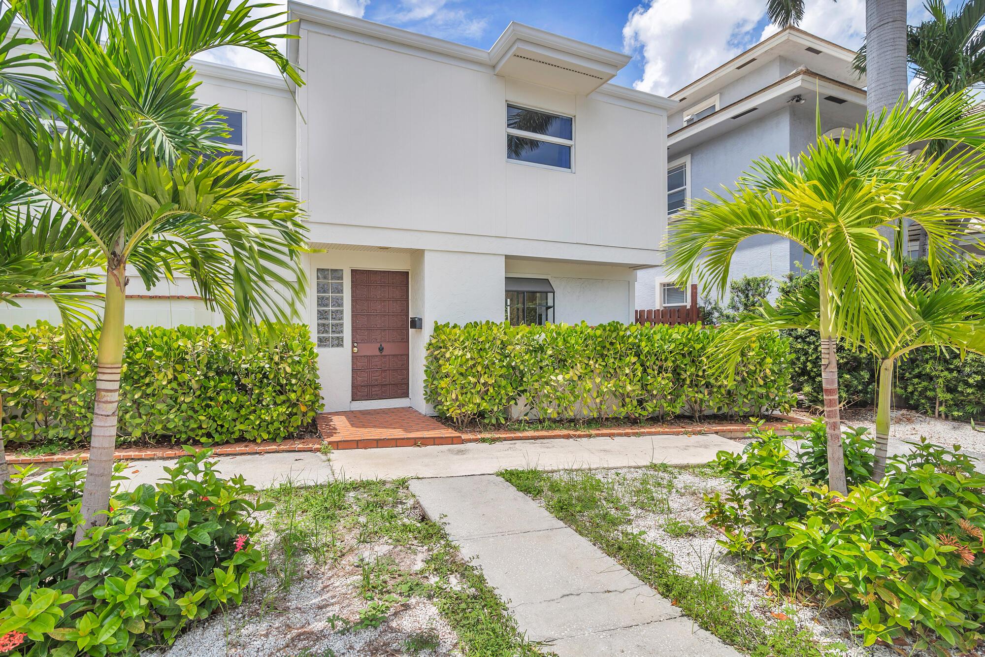 Unfurnished annual rental available immediately.Unique Gene Lawrence designed. This Mid-Century modern designed classic is in the heart of West Palm's ''SoSo'' neighborhood. This courtyard facing duplex has a spacious open floor plan with 3 bedrooms and 2.5 bathrooms. Minutes from Palm Beach Island, beaches, great dining and shopping and Palm Beach Airport.