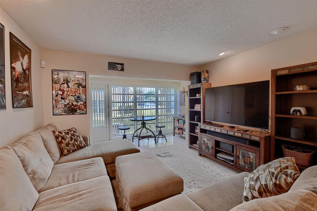 PALM GREENS - Residential