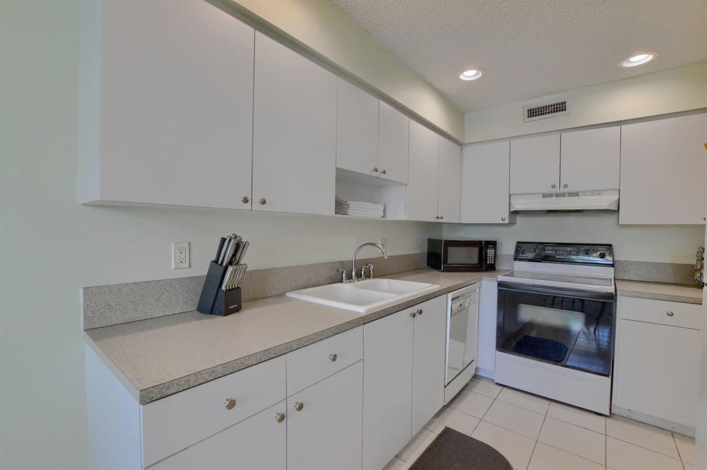 PALM GREENS - Residential