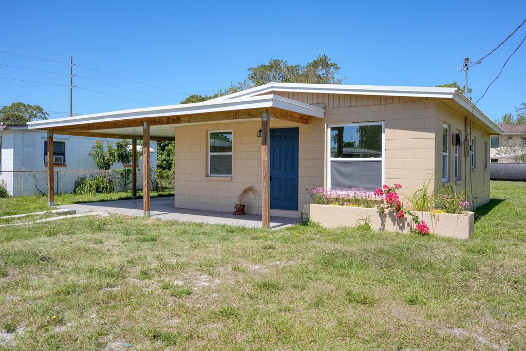 Photo of 2806 Ave J, Fort Pierce, FL 34947 (MLS # R11073999)