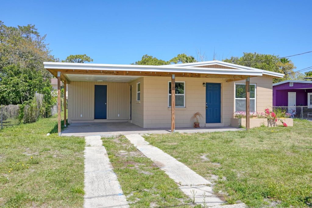 Photo of 2806 Ave J, Fort Pierce, FL 34947 (MLS # R11073999)