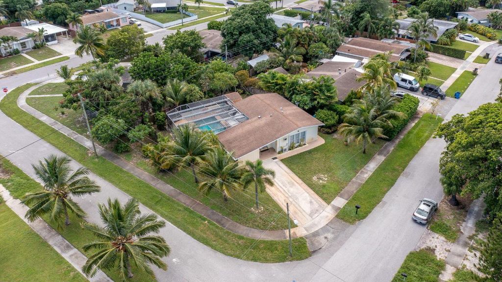 Photo of 1002 W Broome Street, Lantana, FL 33462 (MLS # R11129536)