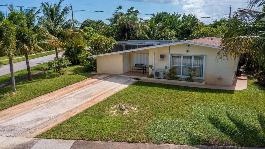 Photo of 1002 W Broome Street, Lantana, FL 33462 (MLS # R11129536)