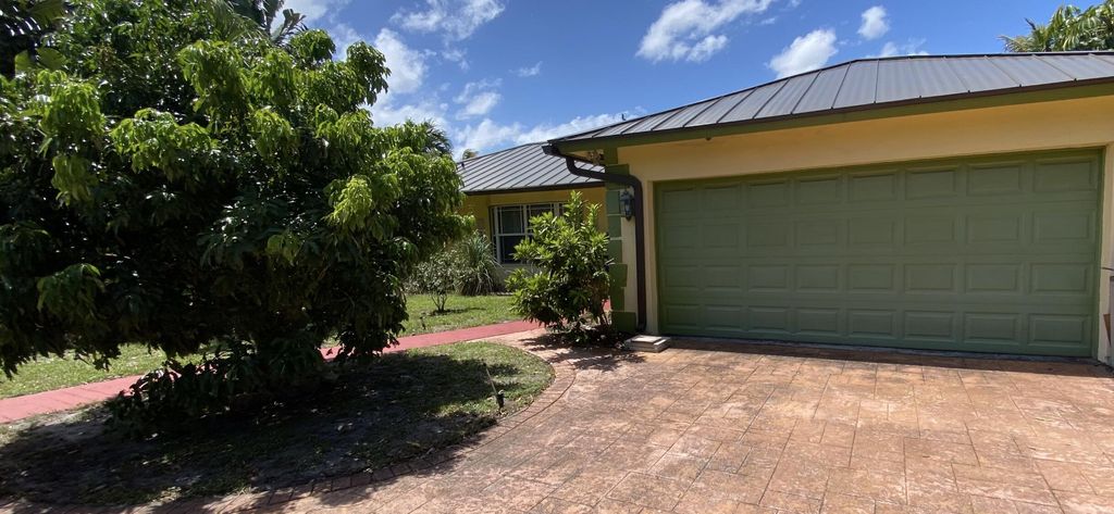 Photo of 5221 NE 19th Avenue, Fort Lauderdale, FL 33308 (MLS # B26014504)